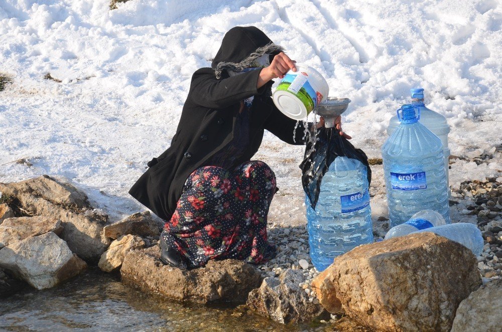 Foto - Yüksekova'da köylülerin su çilesi